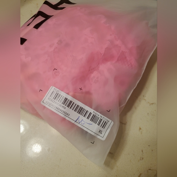 🚫 SOLD 🚫 Hot Pink Floral lace criss cross Teddy Bodysuit- XL -NWT 💗 - Picture 4 of 9